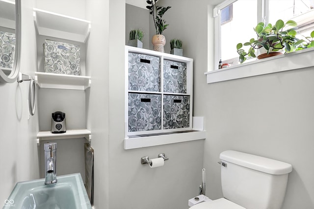 bathroom featuring toilet and sink