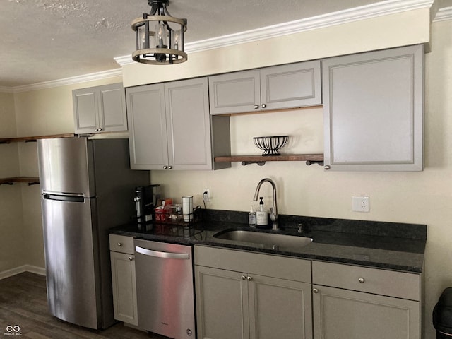 kitchen featuring ornamental molding, stainless steel appliances, and gray cabinets