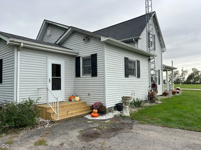 exterior space featuring a lawn