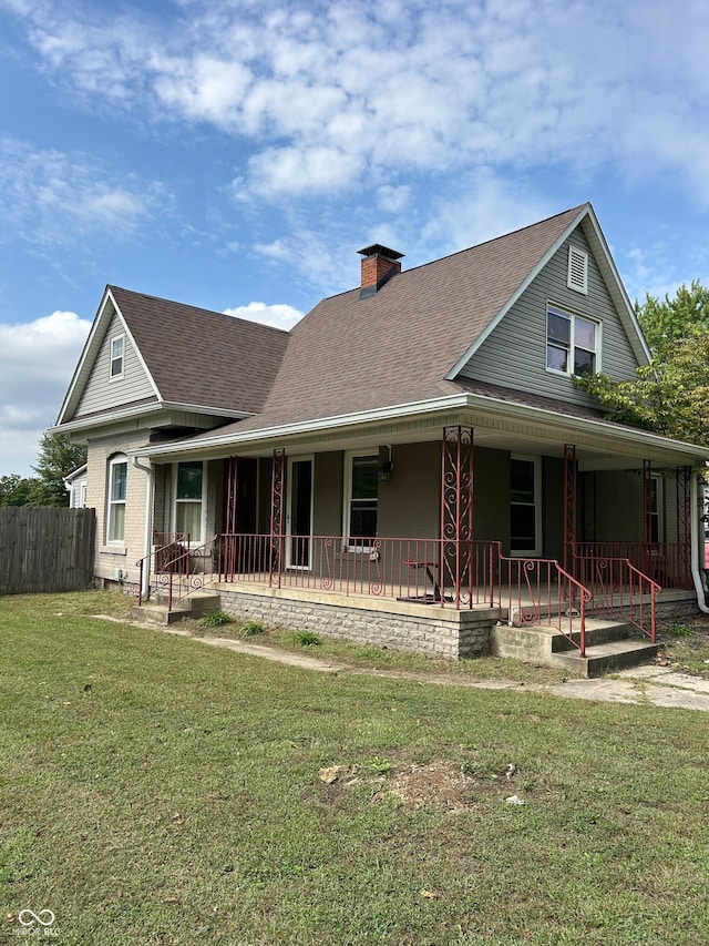 farmhouse featuring a porch and a front lawn