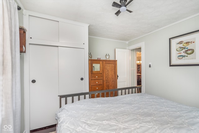 bedroom featuring ceiling fan, a closet, and crown molding