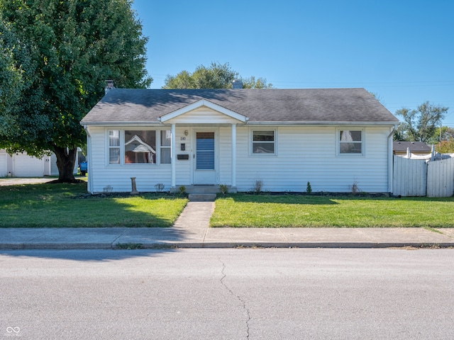 view of front facade with a front lawn