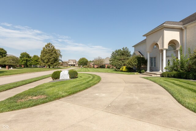 exterior space featuring a yard