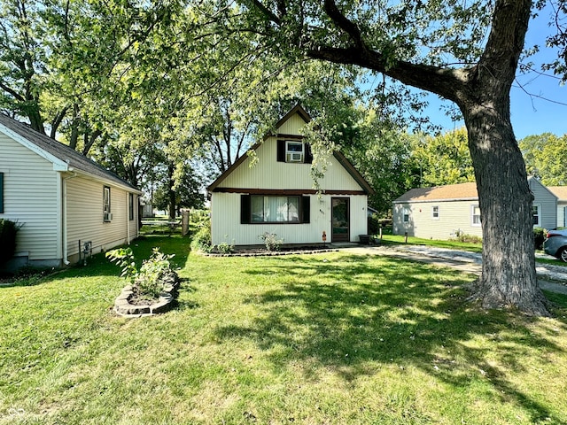 view of front of house featuring a front yard