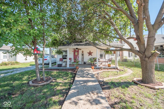 view of front of property featuring a porch and a front lawn