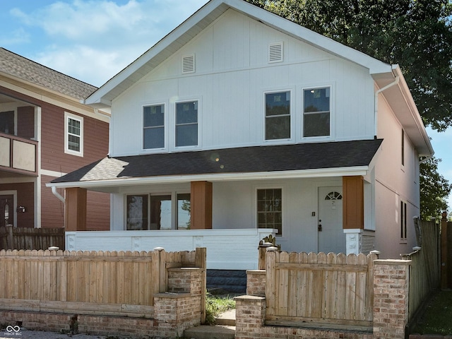 view of front of property featuring a porch