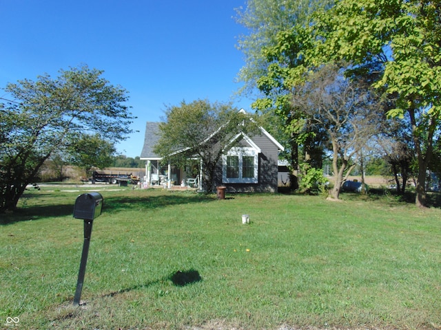 view of front facade with a front yard