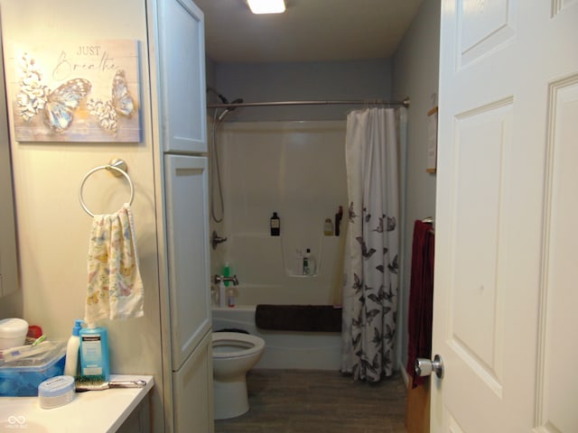 bathroom featuring shower / bath combo with shower curtain, wood-type flooring, and toilet