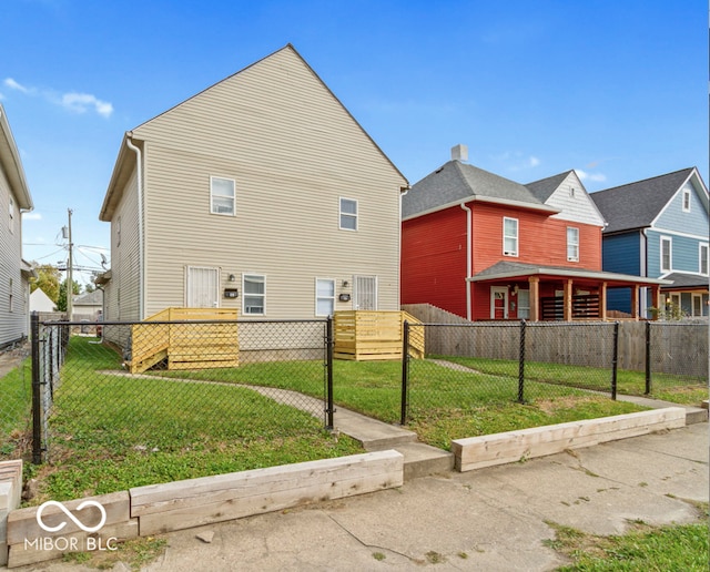 view of side of property featuring a lawn