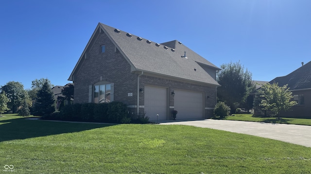 view of side of property featuring a lawn