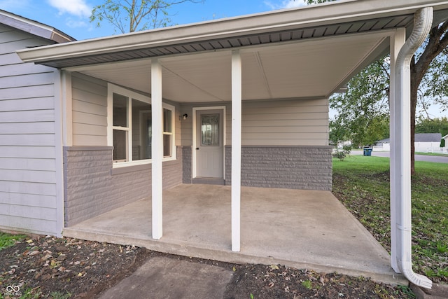 property entrance featuring covered porch