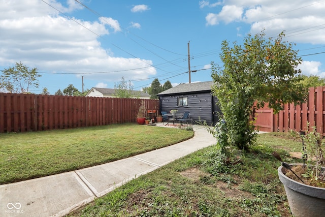 view of yard featuring a patio