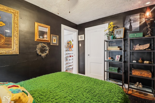 bedroom featuring a textured ceiling