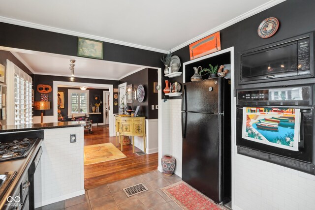 kitchen with ceiling fan, crown molding, hardwood / wood-style floors, and black appliances