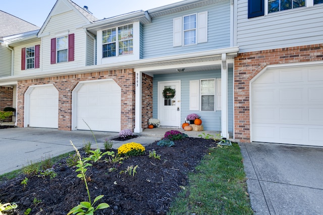 view of front facade featuring a garage