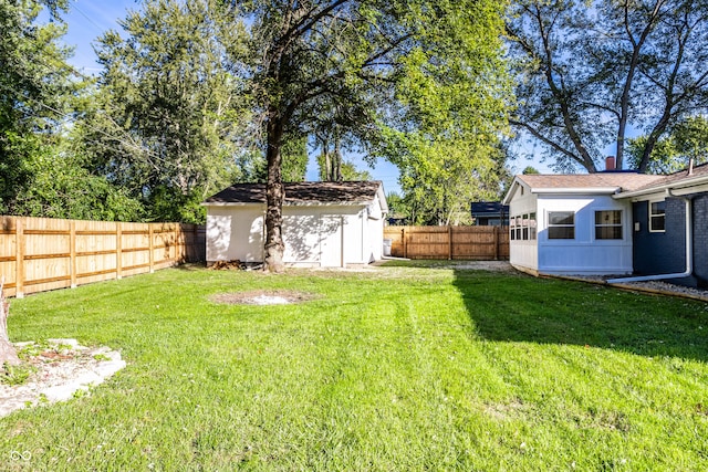 view of yard with an outdoor structure