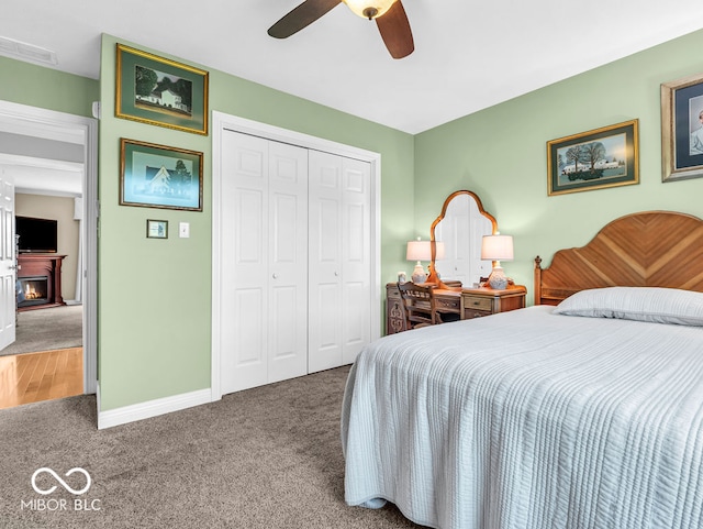 bedroom featuring carpet flooring, ceiling fan, and a closet