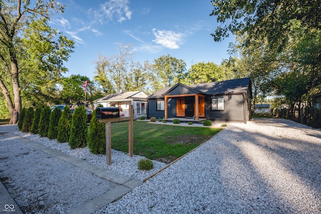 view of front of property with a front yard