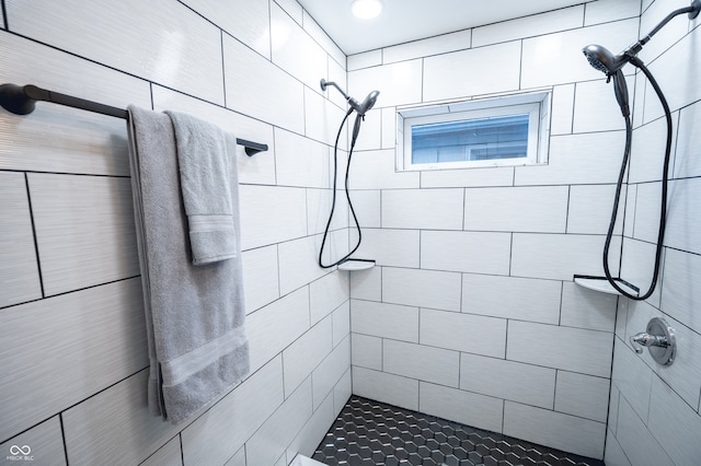 bathroom featuring tiled shower