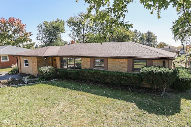 single story home with a front lawn