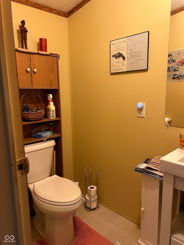 bathroom featuring toilet and a textured ceiling