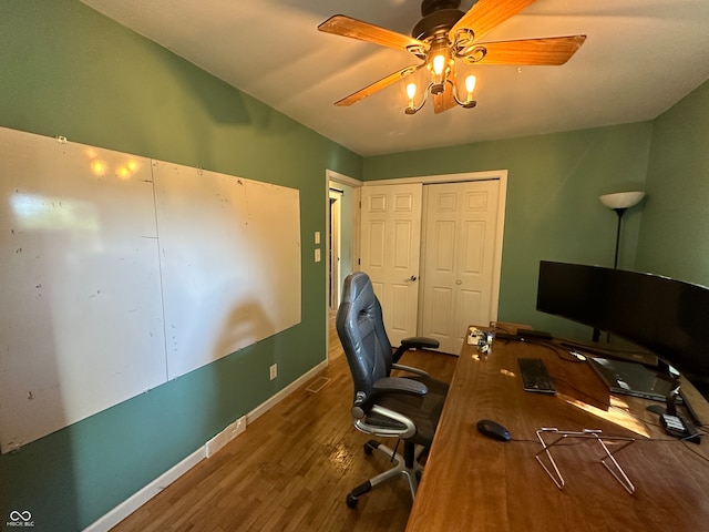 office area with dark wood-type flooring and ceiling fan