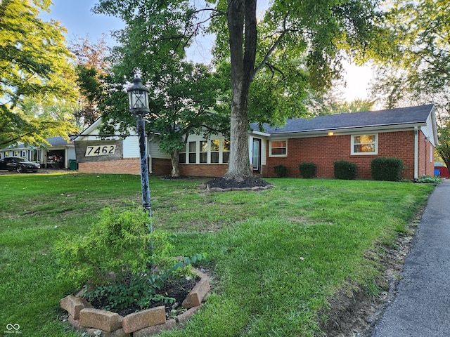 ranch-style house featuring a front lawn