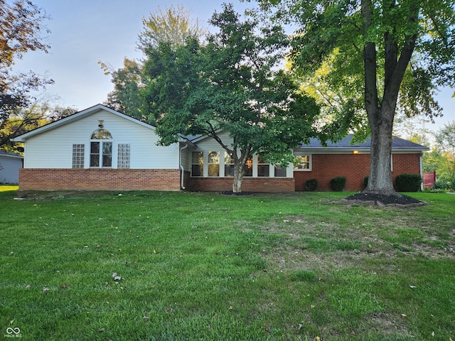 exterior space featuring a yard