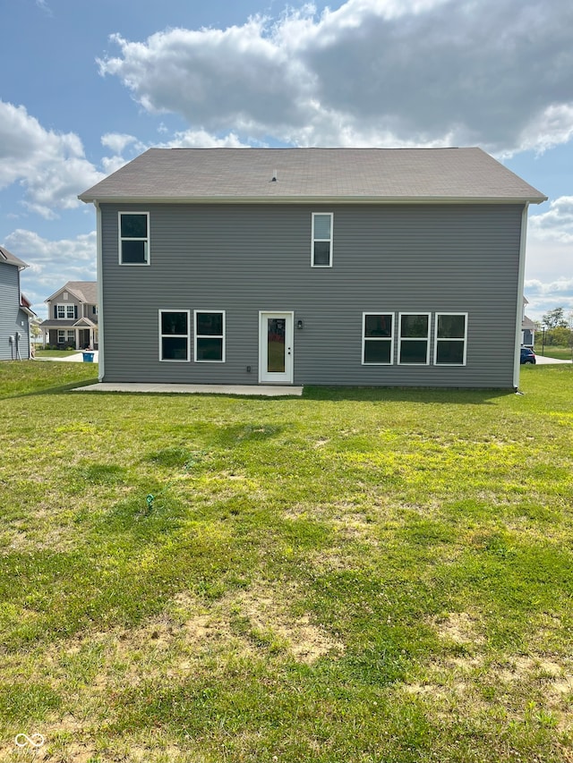 back of house featuring a lawn