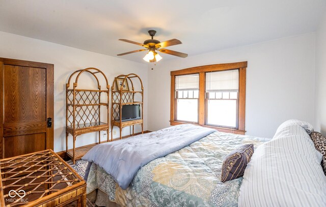 1457 Fairfield Ave, Indianapolis, IN 46205 - bedroom featuring ceiling fan