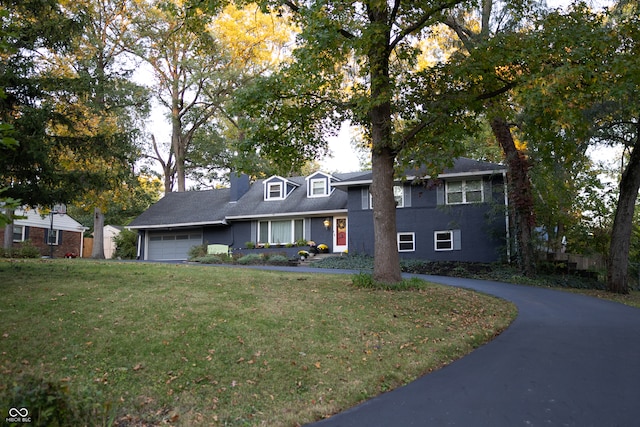 view of front facade featuring a front yard and a garage