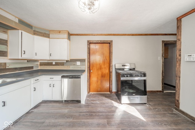 2682 E 150 S, Anderson, IN 46017 - kitchen featuring stainless steel appliances, wood finished floors, a textured ceiling, white cabinets, and ornamental molding