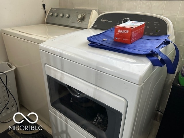 clothes washing area with washing machine and clothes dryer