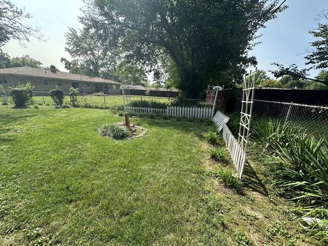 4434 E 46th St, Indianapolis, IN 46226 - view of yard featuring fence