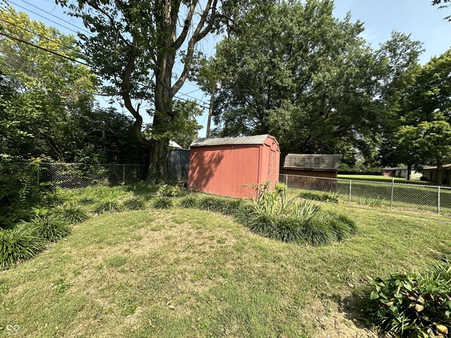 4434 E 46th St, Indianapolis, IN 46226 - view of yard with a fenced backyard, an outdoor structure, and a shed