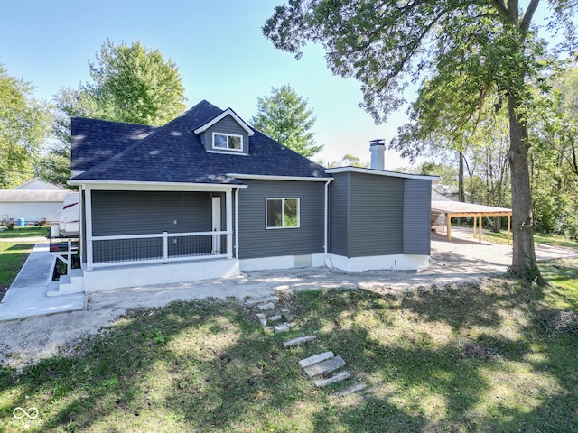 view of front of house with a front yard