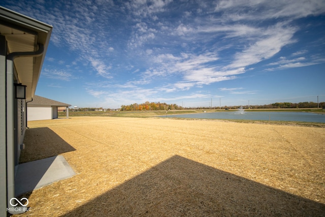 view of yard featuring a water view