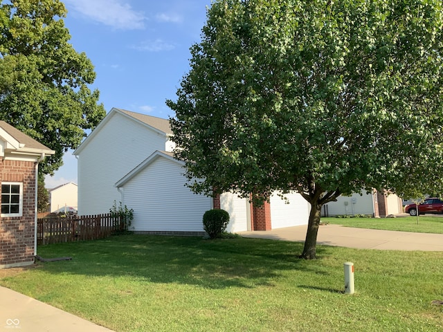 view of front facade with a garage and a front yard