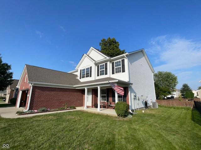 view of front facade featuring central AC and a front yard