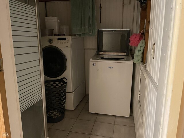 3991 Bennett Dr, Indianapolis, IN 46254 - clothes washing area featuring washer and dryer and light tile patterned floors
