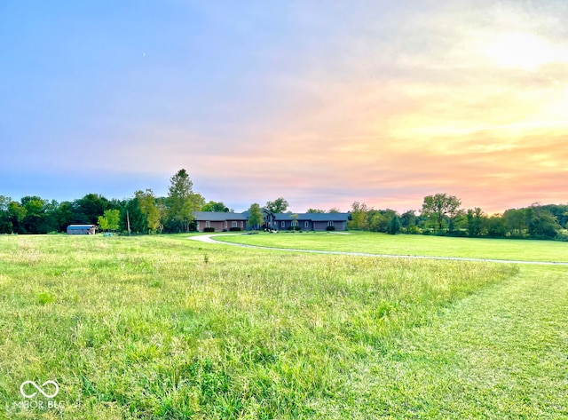 view of yard at dusk