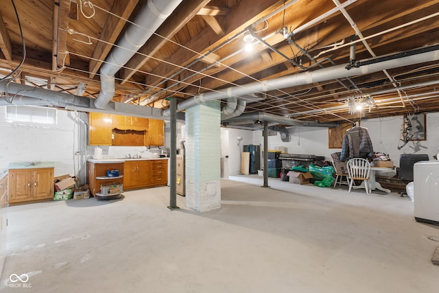 basement with sink and washer / clothes dryer