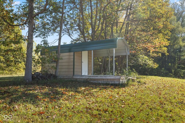 view of outdoor structure featuring a yard