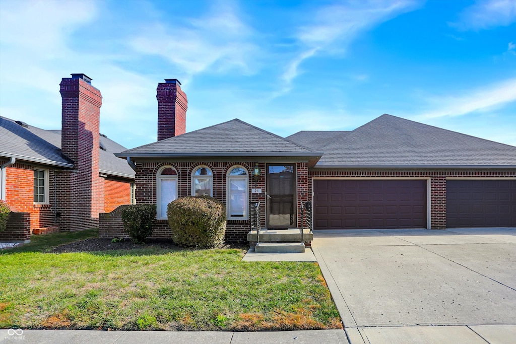 view of front of house with a front lawn and a garage