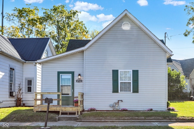 bungalow-style house with a front yard