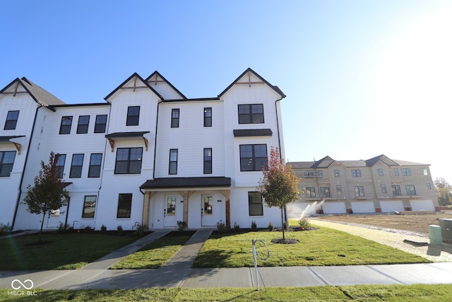 view of front of property with a front yard