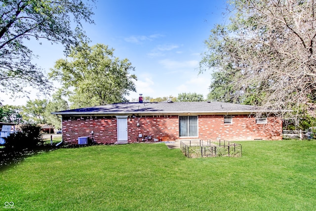 back of house featuring a yard