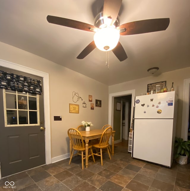 dining space with ceiling fan