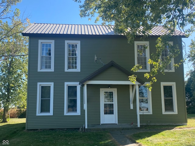 view of front facade featuring a front yard