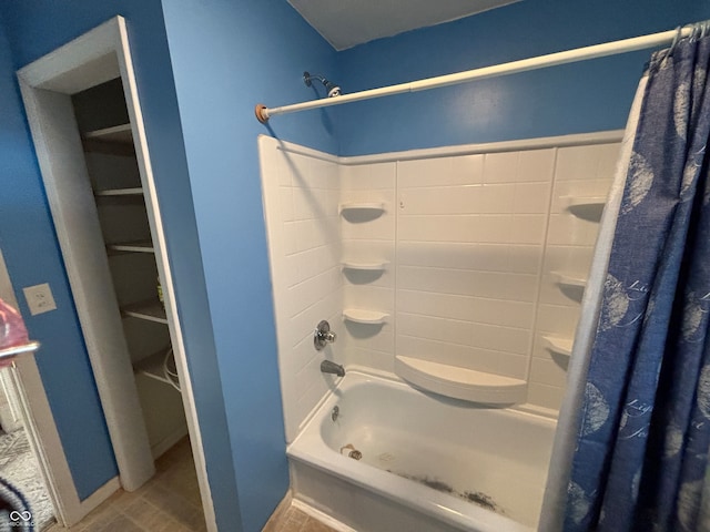 bathroom with shower / tub combo with curtain